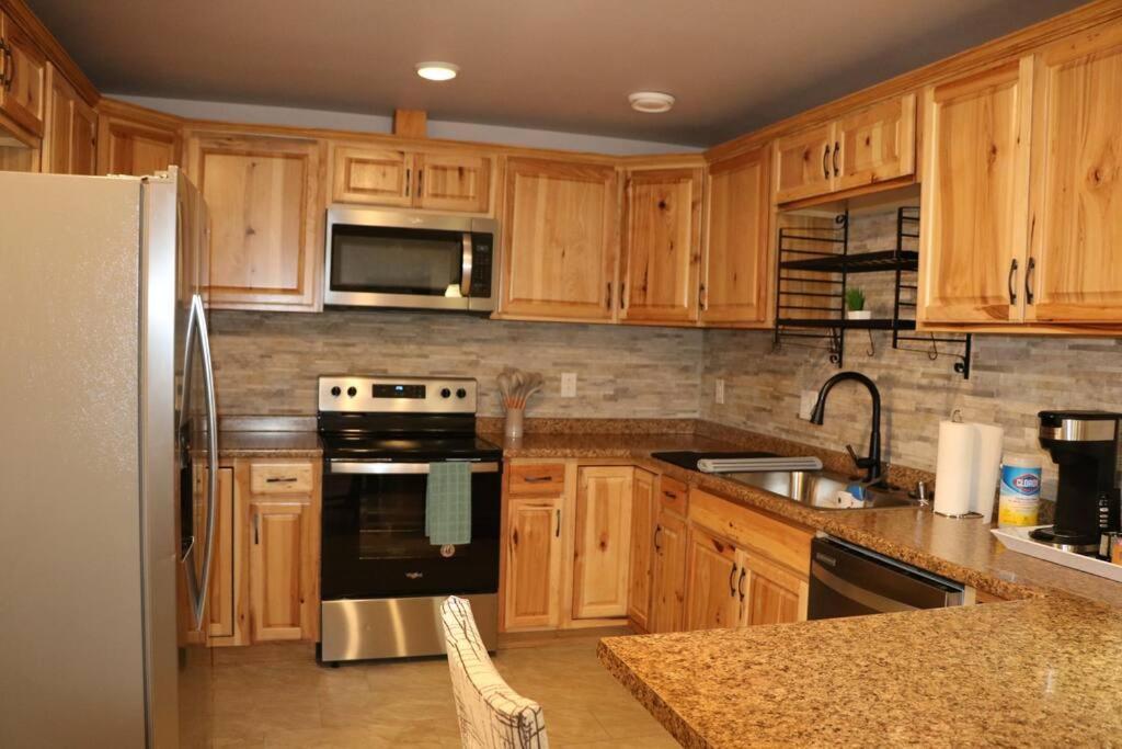 Single Story 3 Beds 1 Car Garage * Fairbanks